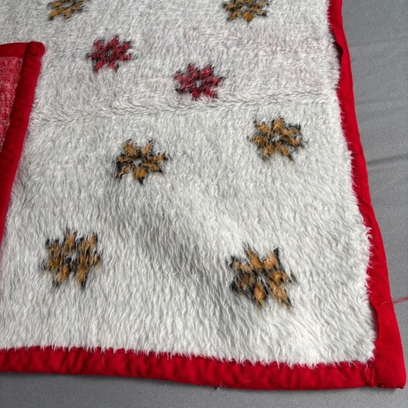 Vintage Biederlack of America Minnie Mouse Red and White Blanket with Pocket - Picture 4 of 10